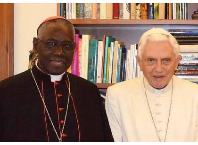 Il cardinale Sarah con Benedetto XVI